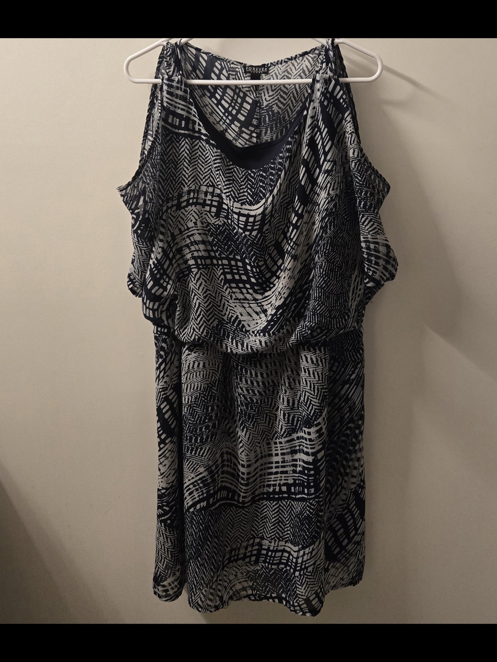 Cold Shoulder Black & White Patterned Women's Dress XXL